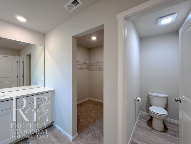 Building Photo - Light-Filled Newer Bremerton Home with Loft, Fenced Yard & 2-Car Garage