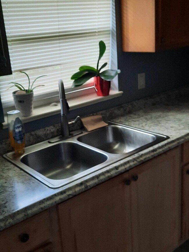 Building Photo - 3371 SW 4th Ave