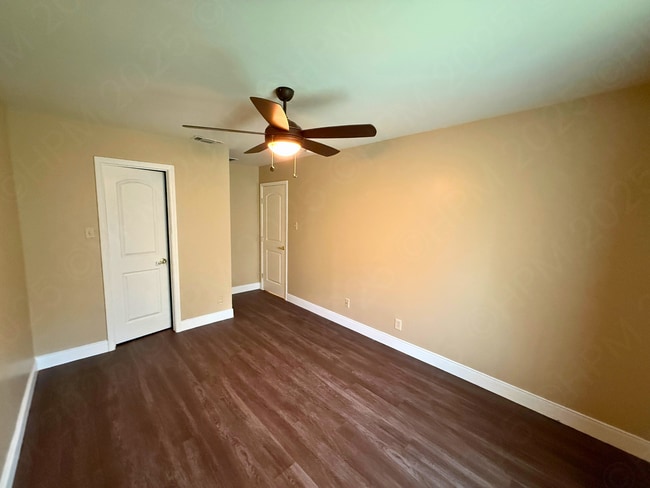 Building Photo - Move-In Special. Half off the first full month's rent with a 12-month lease.