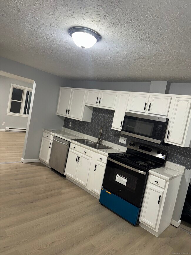 Building Photo - 641 Middletown Ave