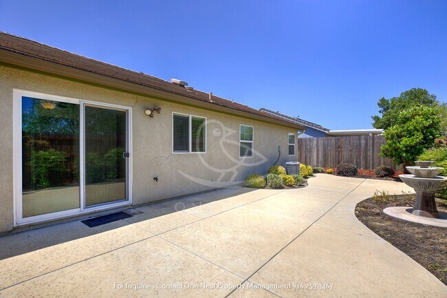 Building Photo - 4 Bedroom, 2 bathroom home with fenced yard