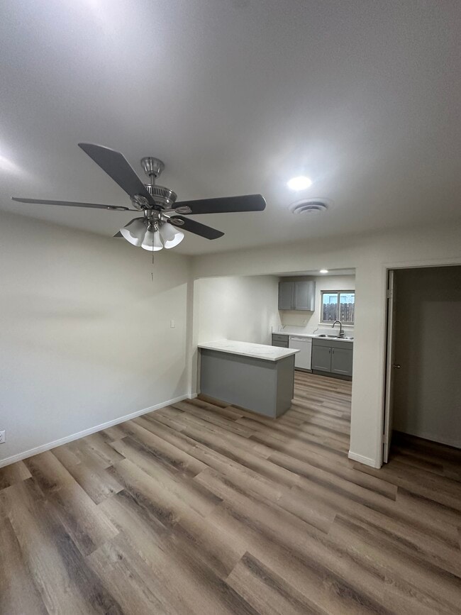 Building Photo - 519 E Ridgecrest Blvd