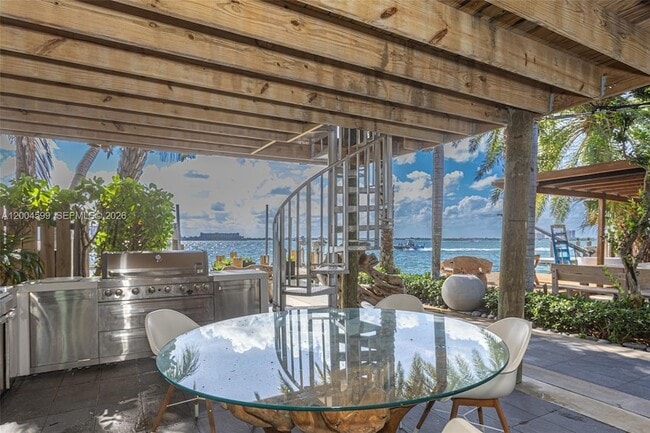 Building Photo - 2440 N Shore Terrace