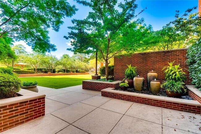 Building Photo - 1820 Peachtree Rd NW