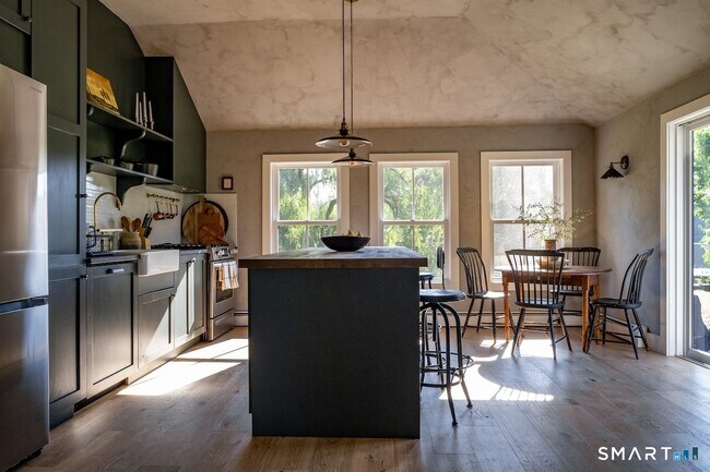 Building Photo - 69 Mudge Pond Rd