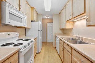 Building Photo - Forest Place Apartments