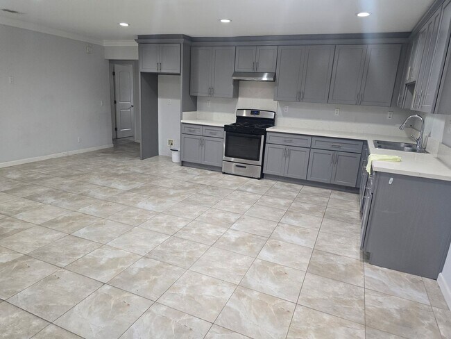 Building Photo - 6611 Kiowa Rd