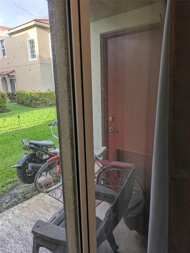 Building Photo - 9073 Plymouth Pl