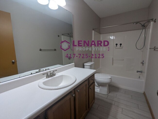 Building Photo - Spacious 3 Bedroom Home!