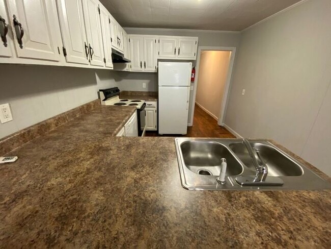 Building Photo - The Perfect 1 Bedroom is Ready For You!