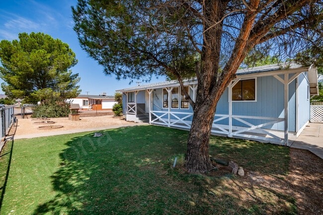 Building Photo - LARGE FENCED YARD WITH DETACHED GARAGE