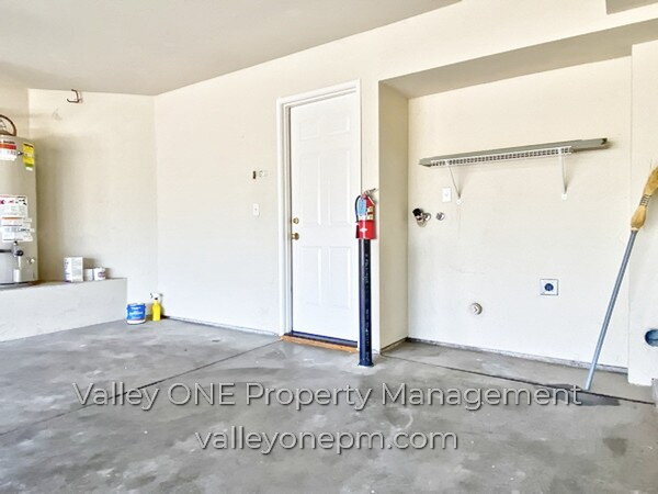 Building Photo - 1180 E Monte Vista Ave