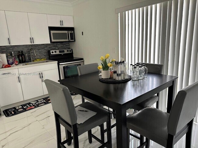 Building Photo - 6517 SW 18th St