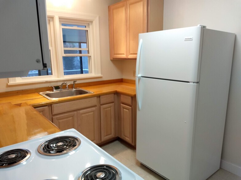 Building Photo - 8806 Gayton Rd