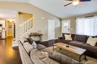 Building Photo - 525 SE Gleneden Place