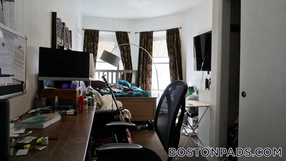 Building Photo - 248 Newbury St