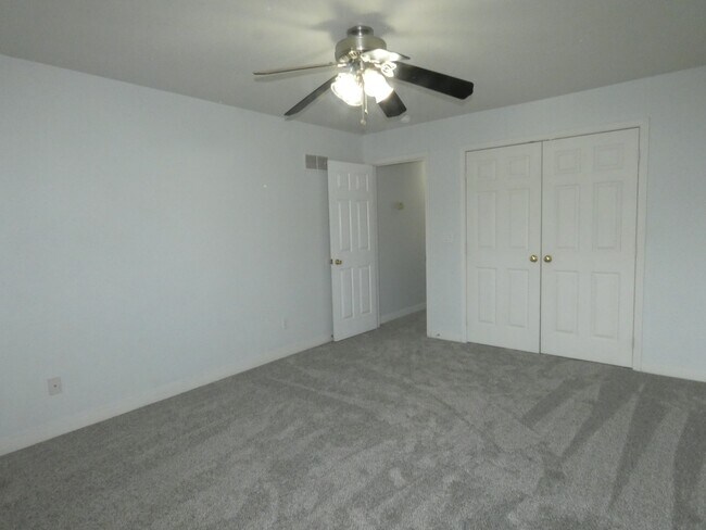 Building Photo - 275 Hazel Ct