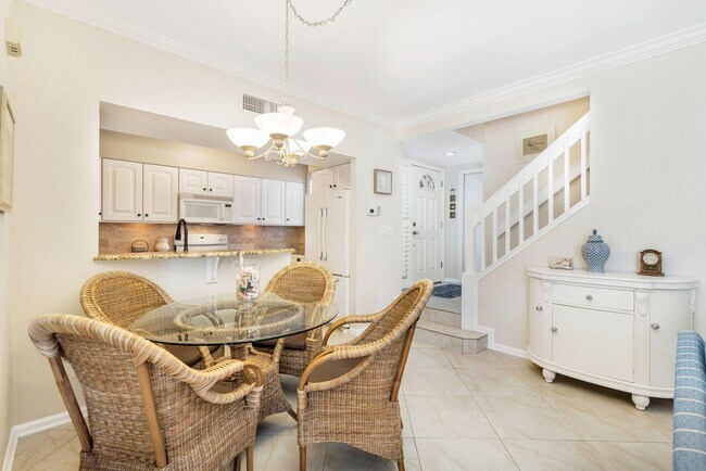 Building Photo - 4409 Fairway Dr N