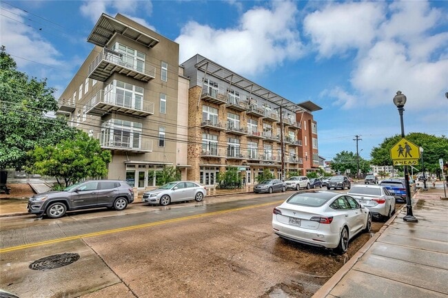 Building Photo - 2124 E 6th St