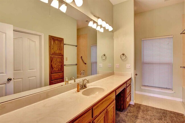 Building Photo - 2208 Trailside Dr