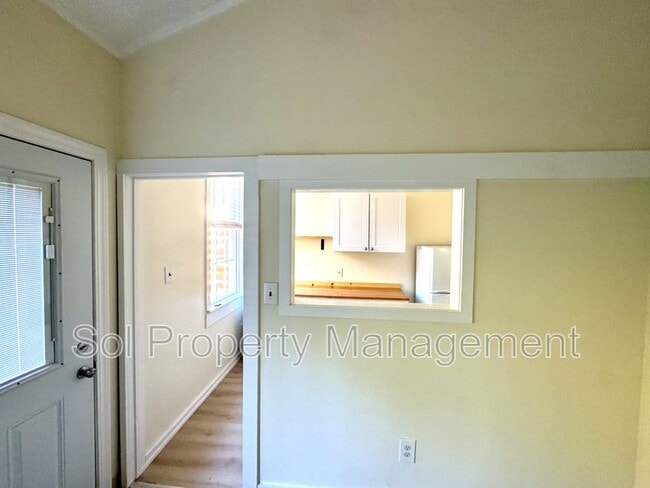 Building Photo - 9525 Brookside Ave