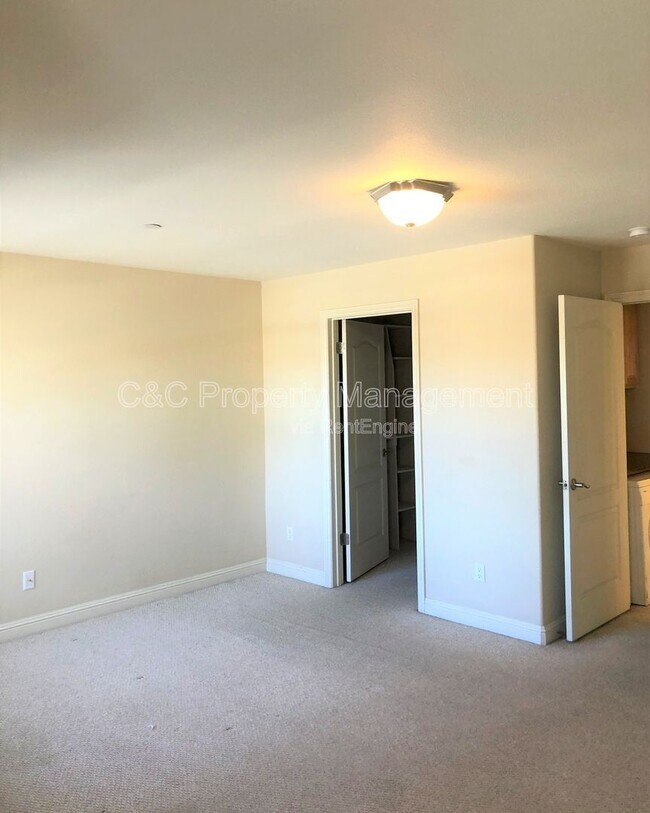 Building Photo - 1421 N First St