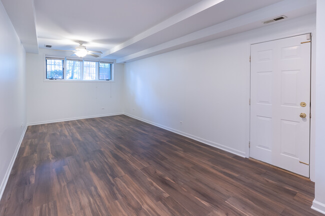 Building Photo - 1064 N Marshfield Ave