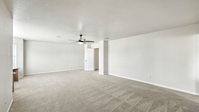 Building Photo - 4527 Summer Fall