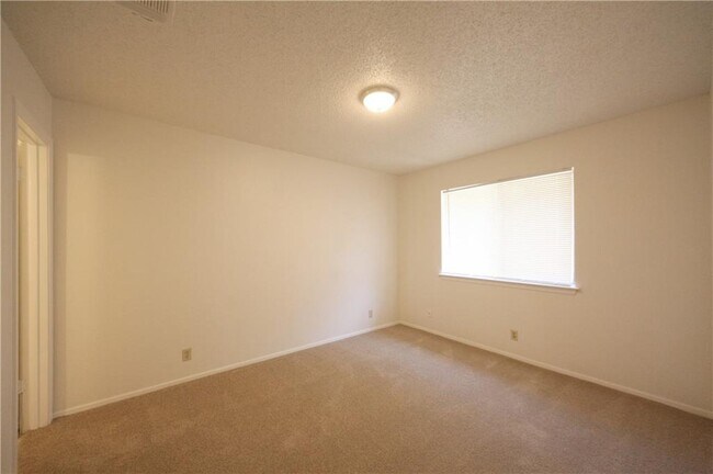 Building Photo - 12805 Broughton Way