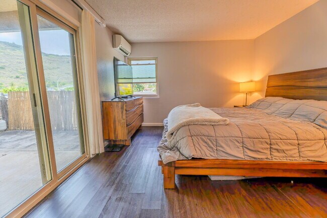 Building Photo - Modern Comfort in Mariners Village – Renov...