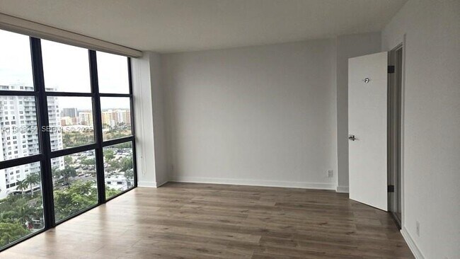 Building Photo - 18181 NE 31st Ct