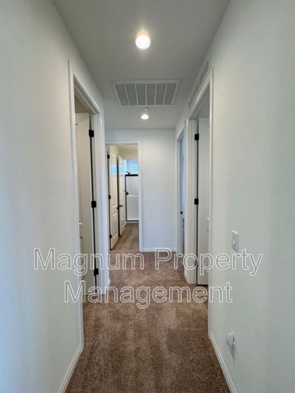 Building Photo - 25181 Desert Sage Dr