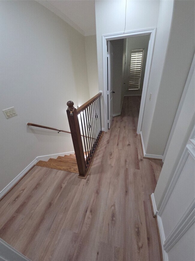 Building Photo - 3117 Fairdale Oaks E