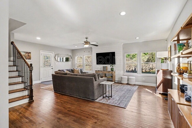 Building Photo - 1360 Smith St SE