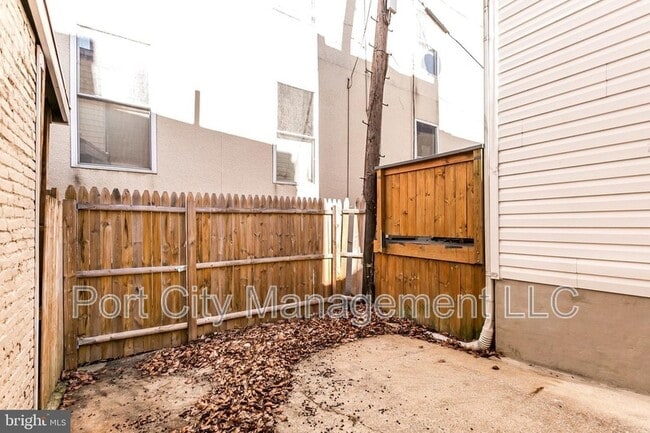 Building Photo - 118 E Randall St