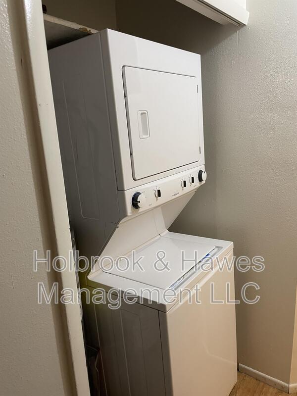 Building Photo - 1209 W Plum St