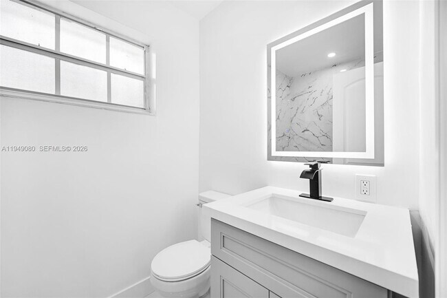 Building Photo - 645 NE 149th St