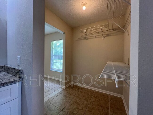 Building Photo - 360 Vincent Dr
