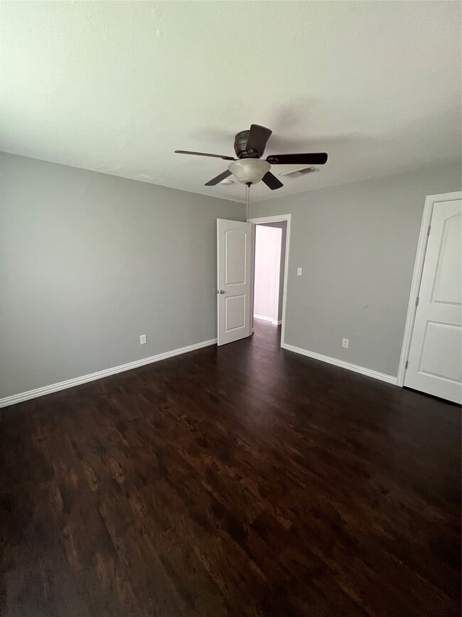 Building Photo - 2110 14th Ave N