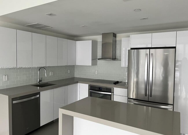 Building Photo - 1600 NE 1st Ave