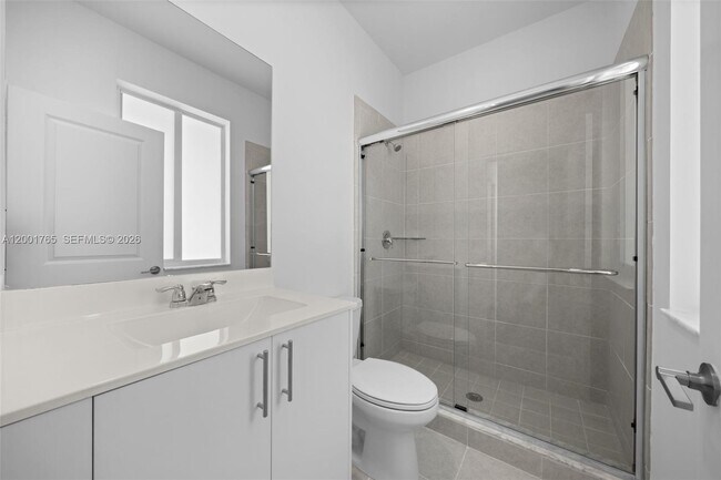 Building Photo - 715 SE 15th St