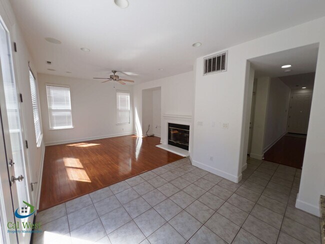 Building Photo - $5295 - 2 Story, 4 bed - 2 Bath Home in se...