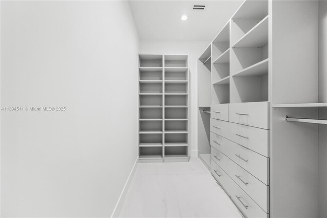 Building Photo - 813 NE 17th Terrace