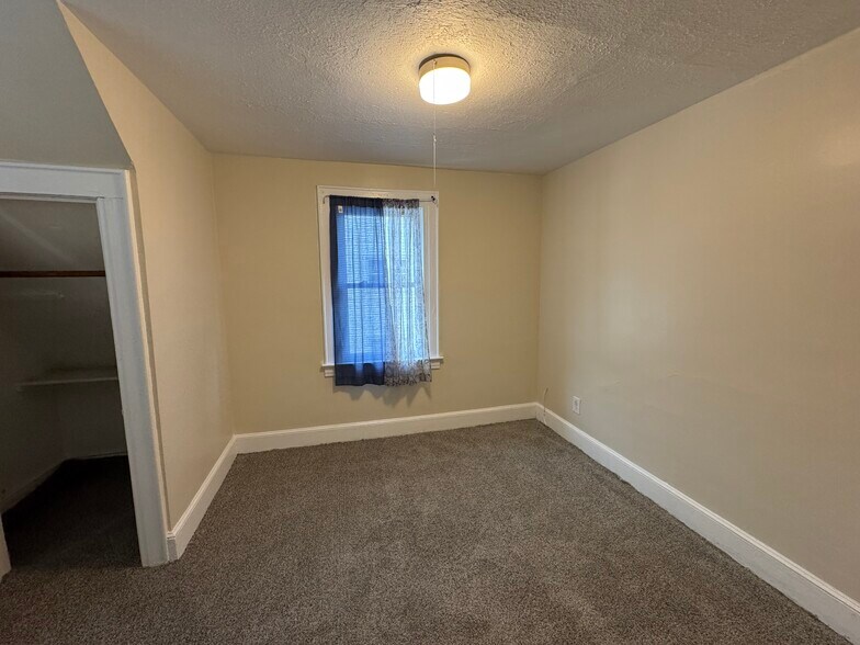 Building Photo - 138 Hemlock St