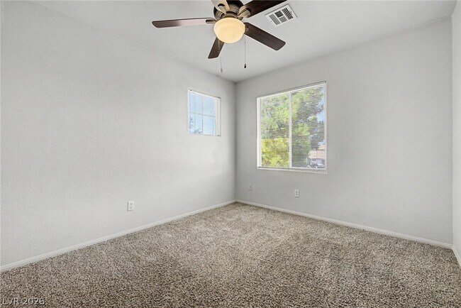 Building Photo - 2392 Predera Ave