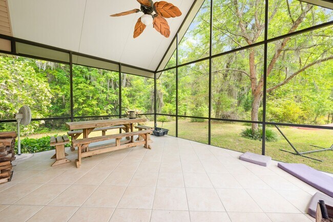 Building Photo - Everything included in rent price!! All ut...