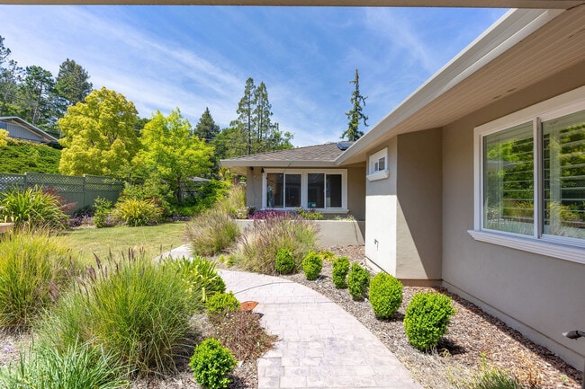 Building Photo - 84 Silverwood Dr