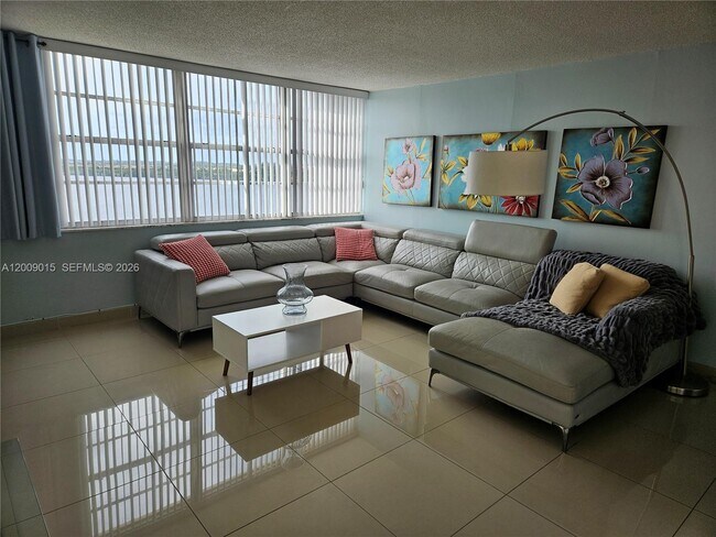 Building Photo - 1301 NE Miami Gardens Dr