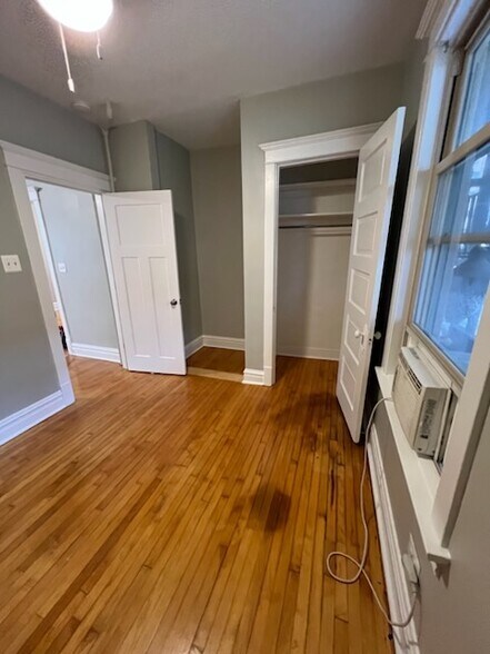 Building Photo - 132 Circle Ave