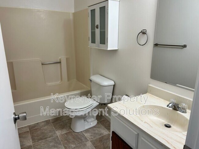 Building Photo - 117 Olive St